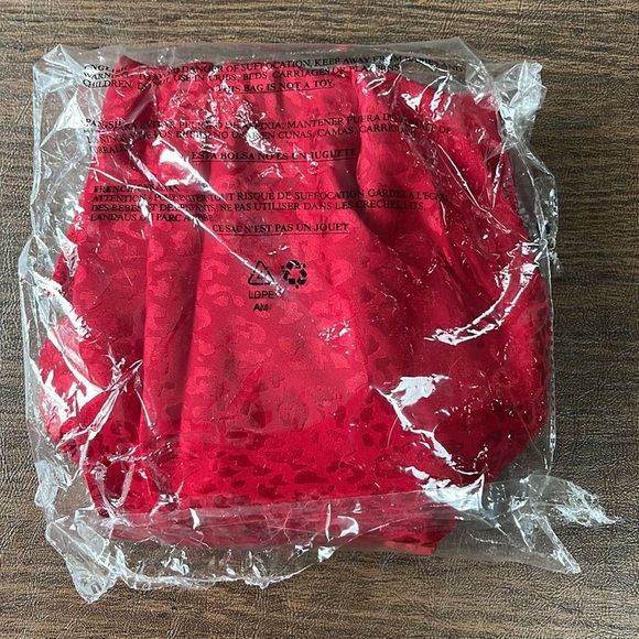 South Moon Under Hashtag Leopard Embossed Handkerchief Hem Top in Red - Picture 12 of 12